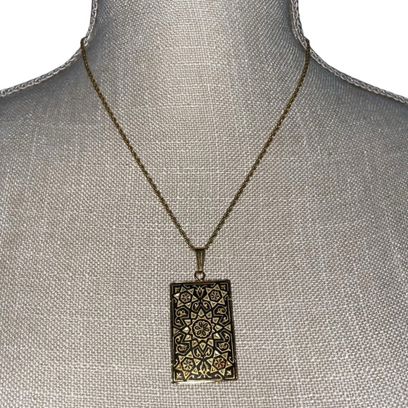 Damascene Spanish Black Gold Engraved
Inlay Geometric Vintage Pendant Necklace - Picture 3 of 16
